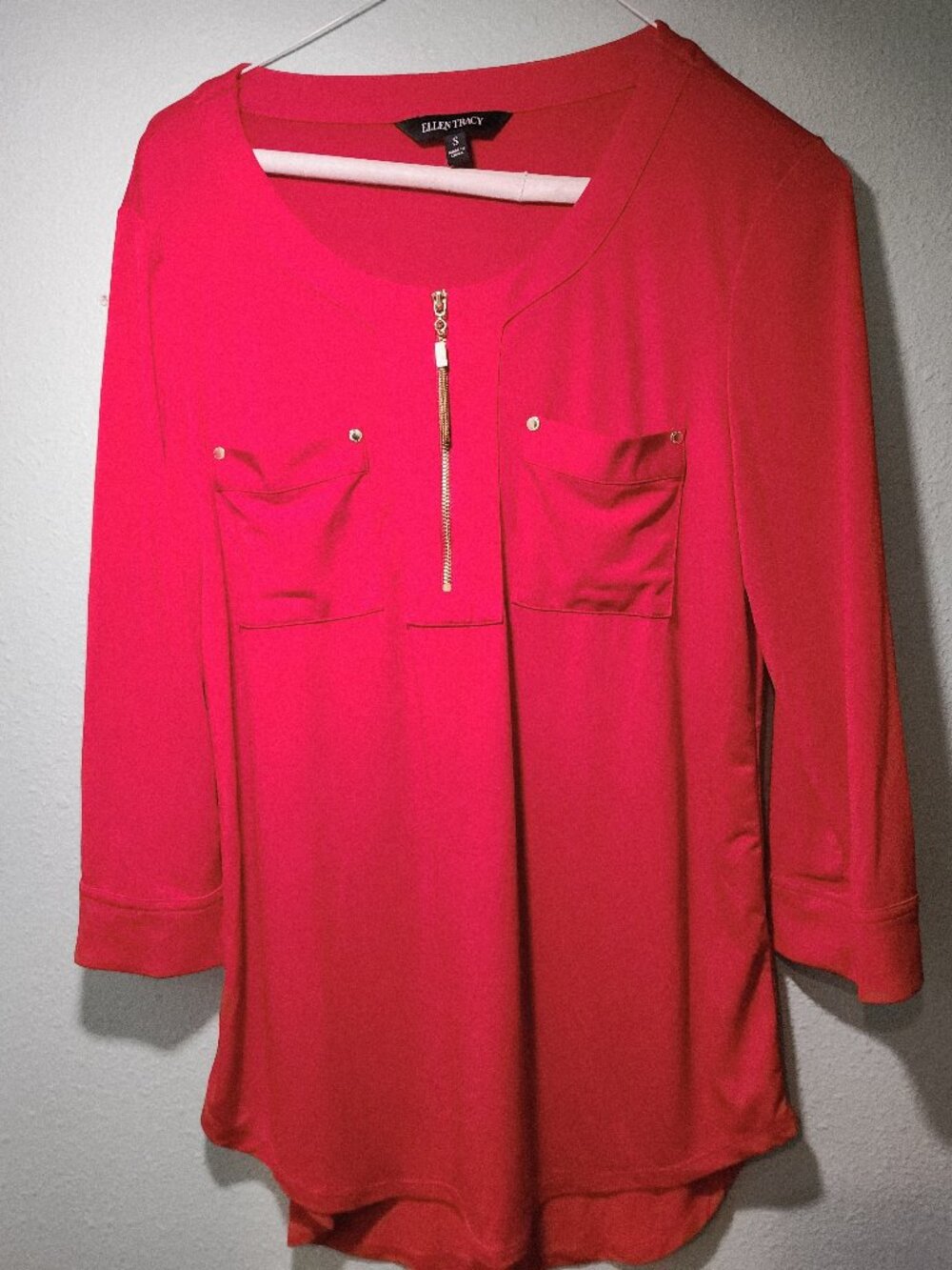 Ellen Tracy Cherry Red V-neck 3/4 sleeve, Gold Zip-buttons, Women S